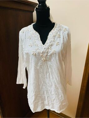 Anne Carson White V-Neck Embroidered Tunic Top